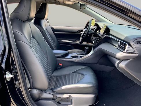 Used 2021 Toyota Camry SE FWD image 9