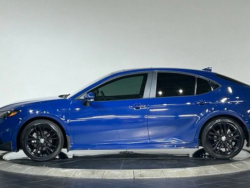 Used 2025 Toyota Camry SE w/ Multimedia Upgrade Package FWD image 6