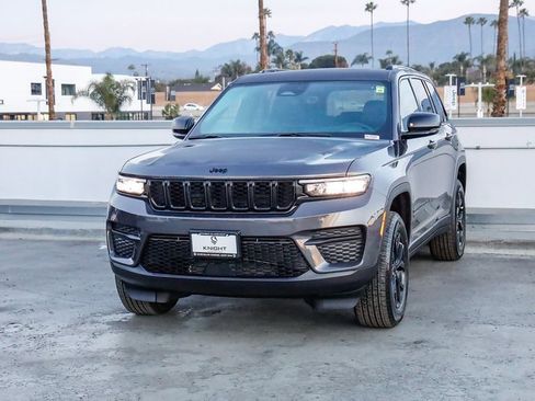 New 2025 Jeep Grand Cherokee Altitude image 4
