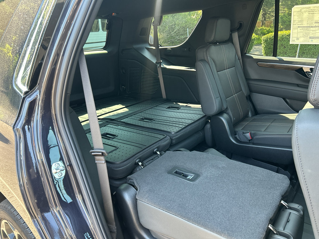 New 2026 Chevrolet Tahoe High Country AWD/4WD image 33