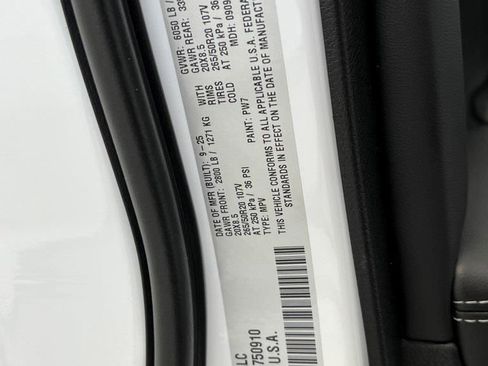 New 2025 Jeep Grand Cherokee Limited w/ Luxury Tech Group II image 44