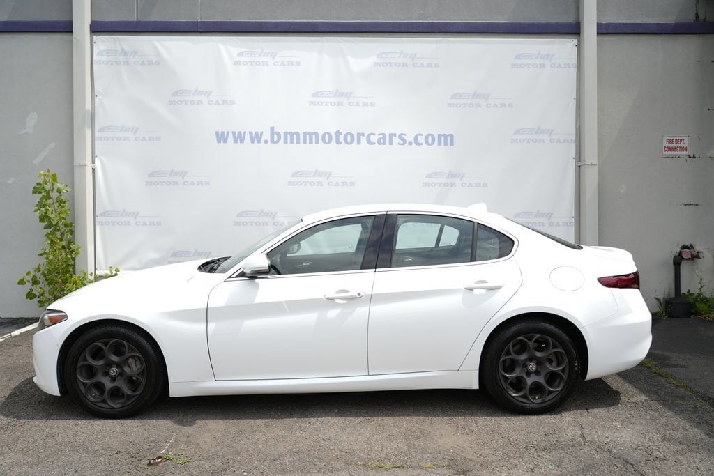 Used 2017 Alfa Romeo Giulia AWD image 8