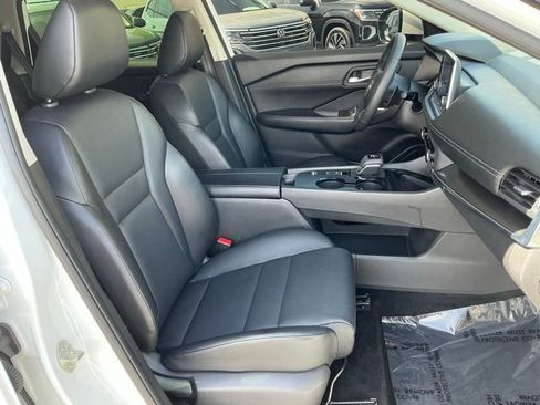 Used 2024 Nissan Rogue SV w/ SV Premium Package image 23