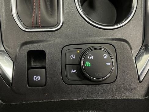 Used 2023 Chevrolet Traverse RS image 25