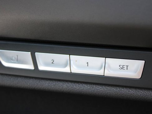 Used 2017 BMW 750i RWD image 44