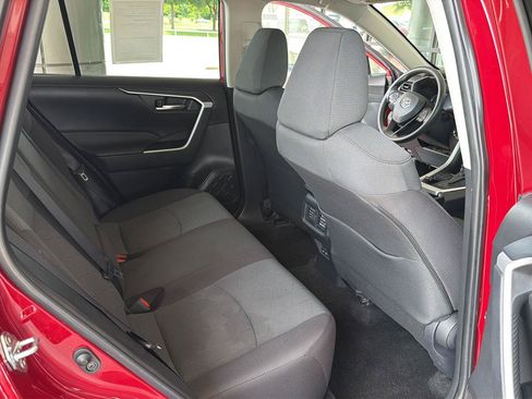 Used 2025 Toyota RAV4 XLE AWD/4WD image 14