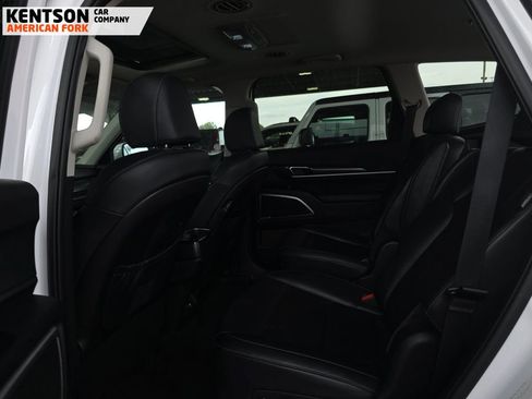 Used 2025 Kia Telluride S image 9