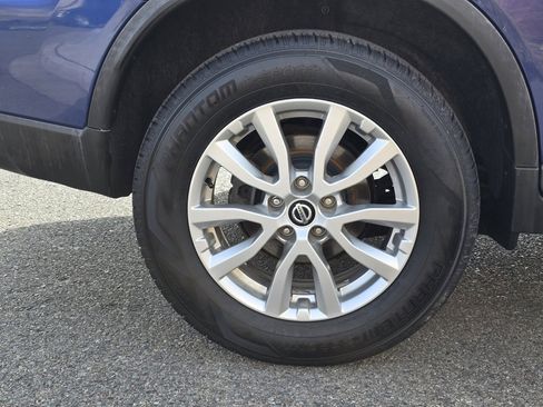 Used 2018 Nissan Rogue SV image 8