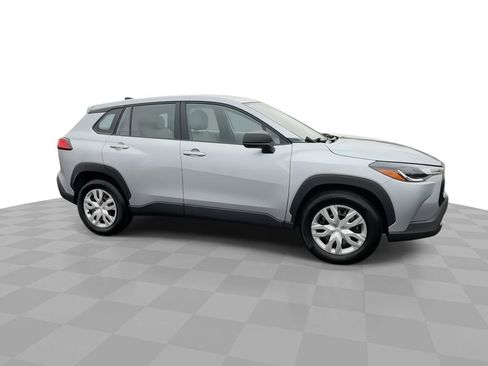 Used 2025 Toyota Corolla Cross L image 2