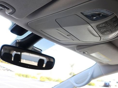 Used 2022 Chrysler Pacifica Touring-L image 25