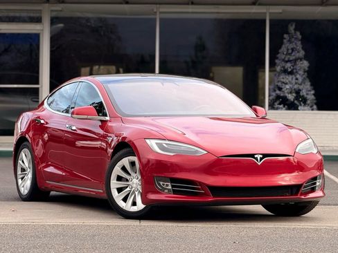 Used 2018 Tesla Model S 75D image 2