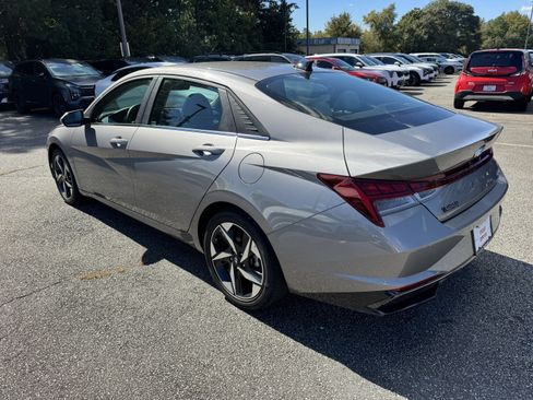 Used 2023 Hyundai Elantra Limited image 5