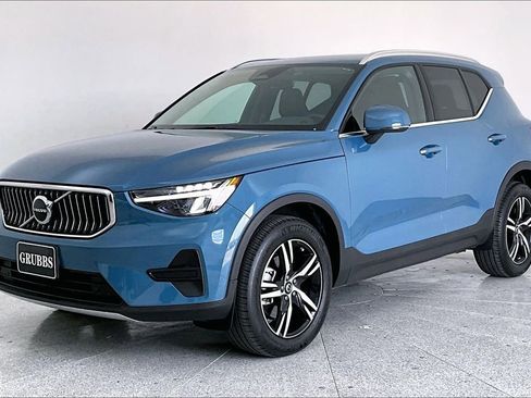Certified 2025 Volvo XC40 B5 Core image 15