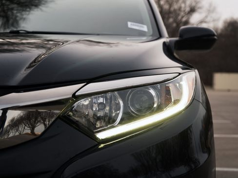 Used 2021 Honda HR-V EX image 11