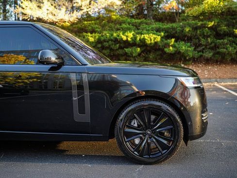 Used 2023 Land Rover Range Rover Long Wheelbase SE image 11