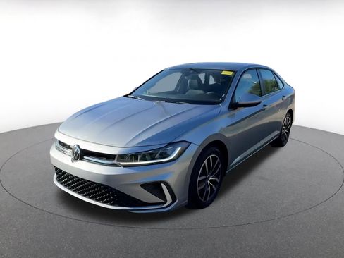 Used 2025 Volkswagen Jetta SE image 7