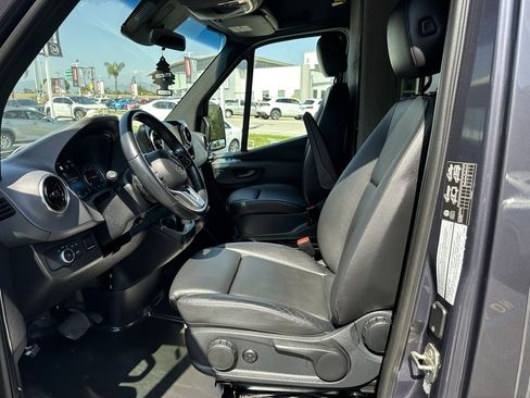 Used 2020 Mercedes-Benz Sprinter 4500 image 30