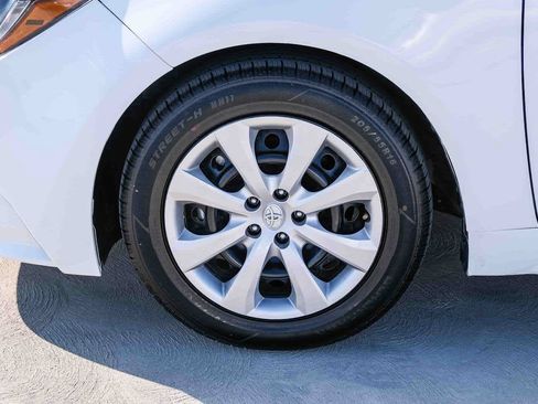 Used 2025 Toyota Corolla LE FWD image 10