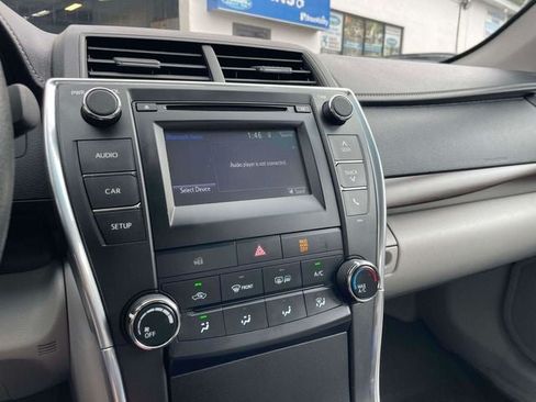 Used 2017 Toyota Camry LE FWD image 29