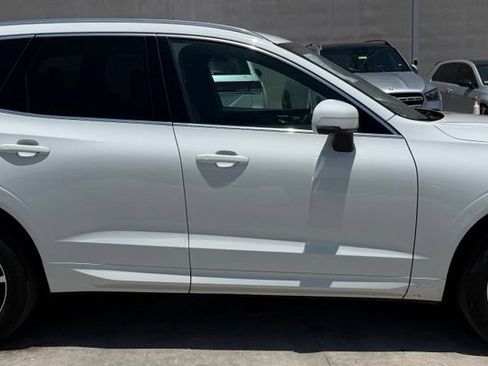 Used 2019 Volvo XC60 T8 Momentum w/ Premium Package AWD/4WD image 5