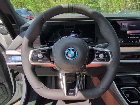 Used 2026 BMW i7 xDrive60 w/ Executive Package AWD/4WD image 25