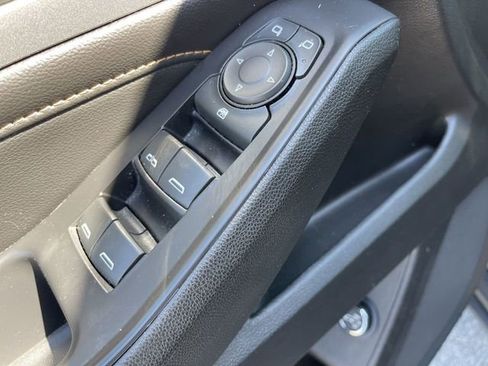 Used 2018 Chevrolet Traverse LT FWD image 13