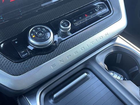 Used 2025 Ford Expedition Max Platinum w/ Stealth Performance Package image 11