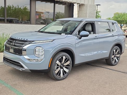 New 2026 Mitsubishi Outlander SE FWD image 3