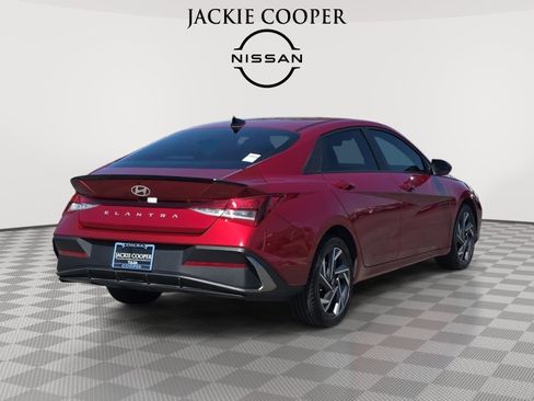 Used 2025 Hyundai Elantra Sport FWD image 5