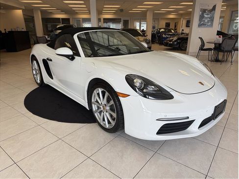 Used 2019 Porsche 718 Boxster image 4