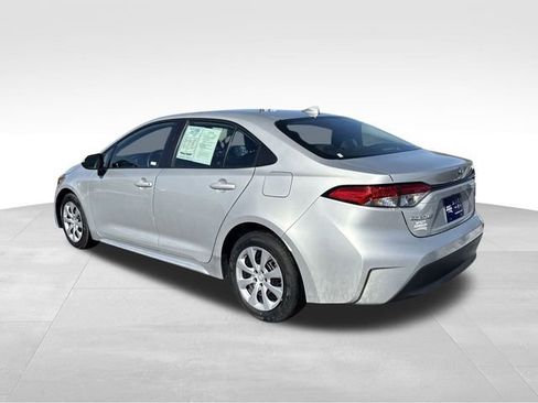 Used 2023 Toyota Corolla LE image 3
