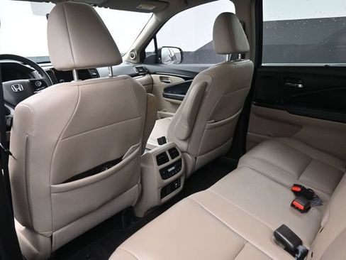 Used 2022 Honda Pilot Touring image 2