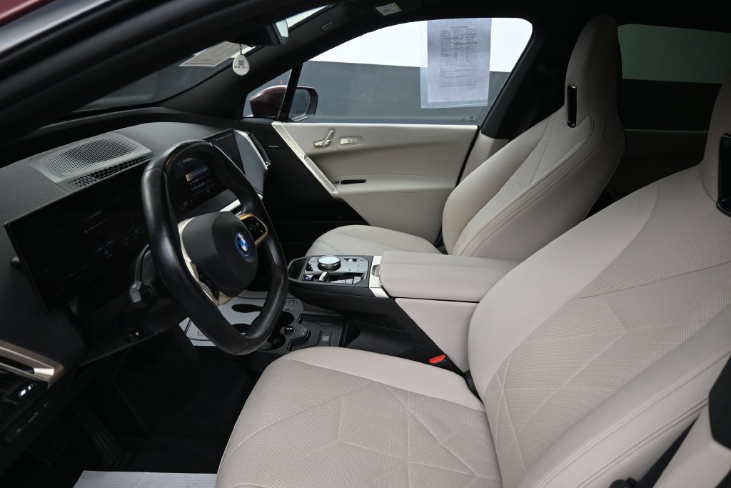 Used 2022 BMW iX xDrive50 w/ Premium Package AWD/4WD image 23