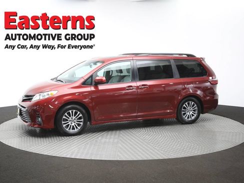 Used 2019 Toyota Sienna XLE FWD image 60