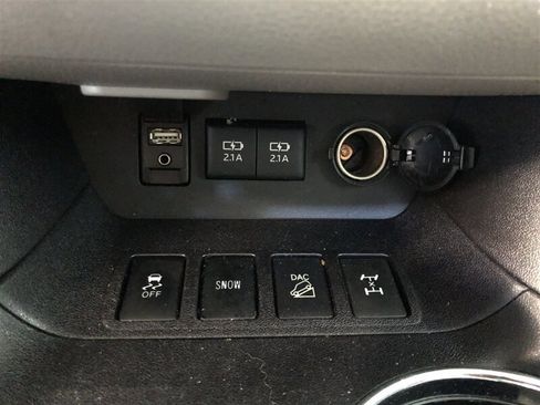 Used 2018 Toyota Highlander XLE image 14