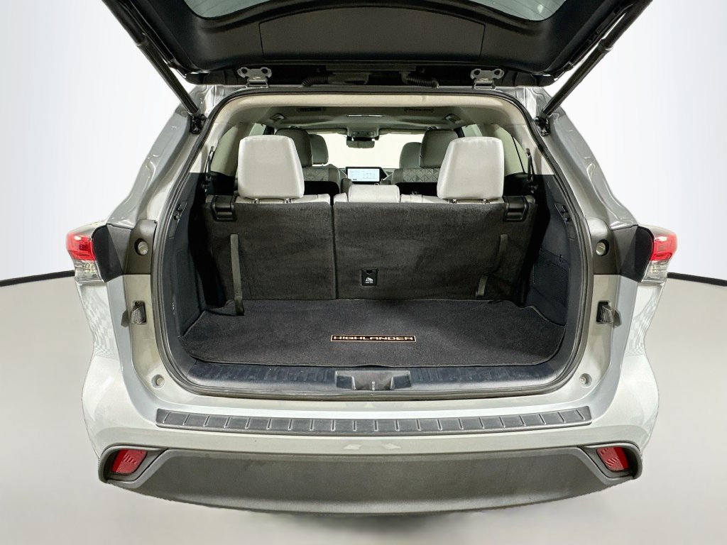 Used 2023 Toyota Highlander Bronze Edition FWD image 27