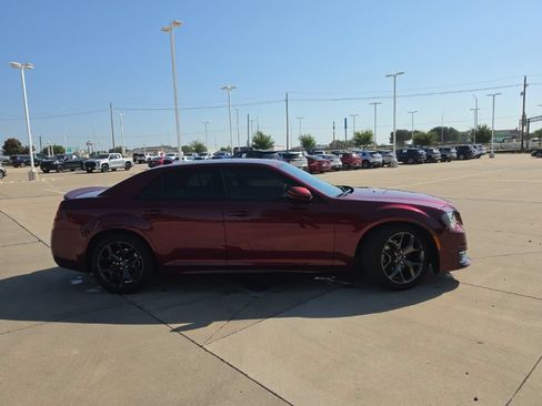 Used 2023 Chrysler 300 S w/ Comfort Group RWD image 2