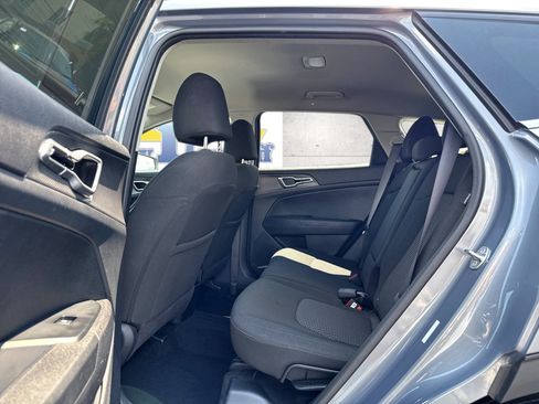 Used 2025 Kia Sportage LX FWD image 9
