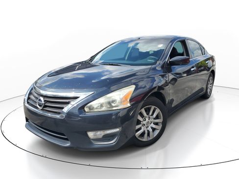 Used 2015 Nissan Altima 2.5 S FWD image 2