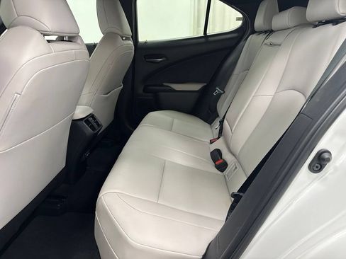 Used 2021 Lexus UX 200 w/ Accessory Package (Z1) FWD image 33