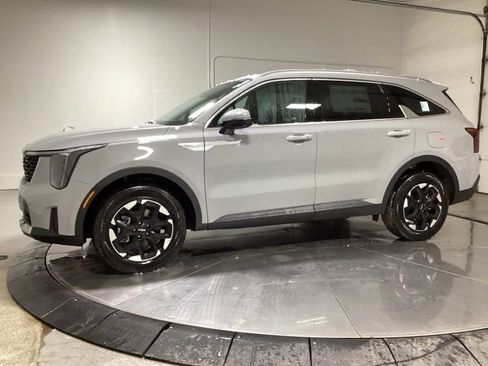New 2026 Kia Sorento S w/ S Panoramic Sunroof Package image 4
