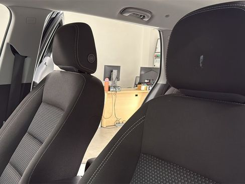 Used 2024 GMC Terrain SLE w/ Driver Convenience Package image 13