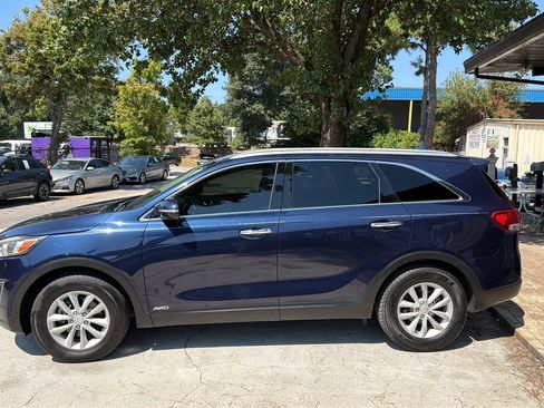 Used 2016 Kia Sorento AWD w/ LX Convenience Package image 2