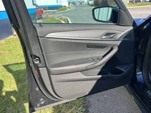 Used 2019 BMW 540i w/ M Sport Package RWD image 9