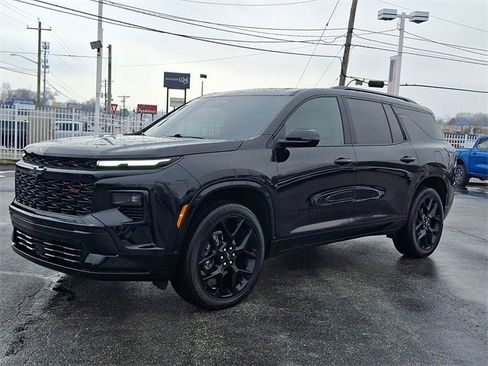 Used 2024 Chevrolet Traverse RS image 3