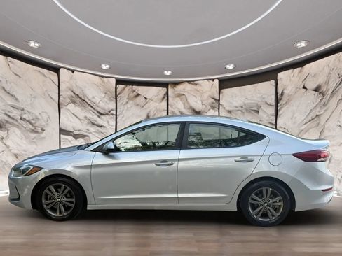 Used 2018 Hyundai Elantra SEL FWD image 3