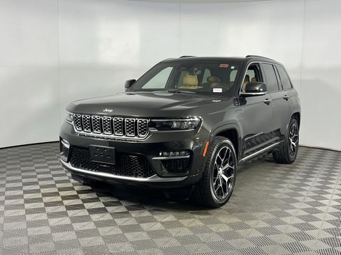 Used 2024 Jeep Grand Cherokee Summit image 3