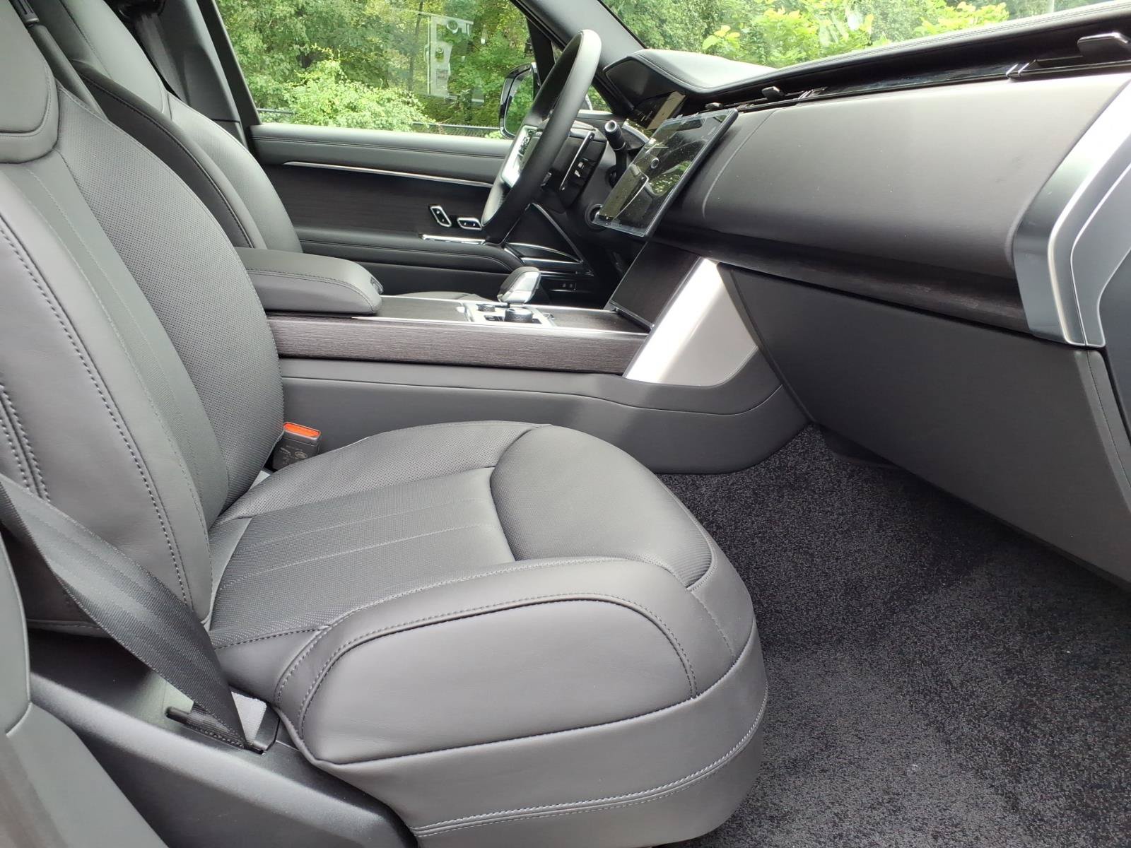 New 2027 Land Rover Range Rover Long Wheelbase SE AWD/4WD image 3