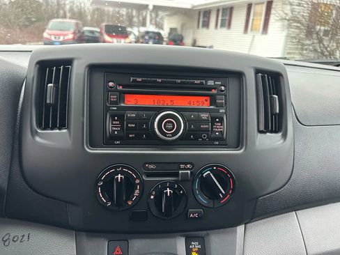 Used 2017 Nissan NV200 S image 19