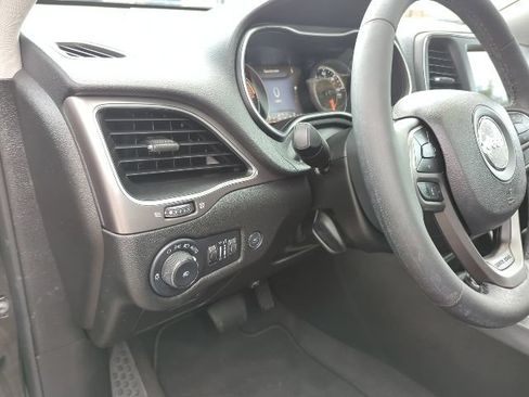 Used 2022 Jeep Cherokee Latitude Lux w/ Sun & Sound Group AWD/4WD image 14